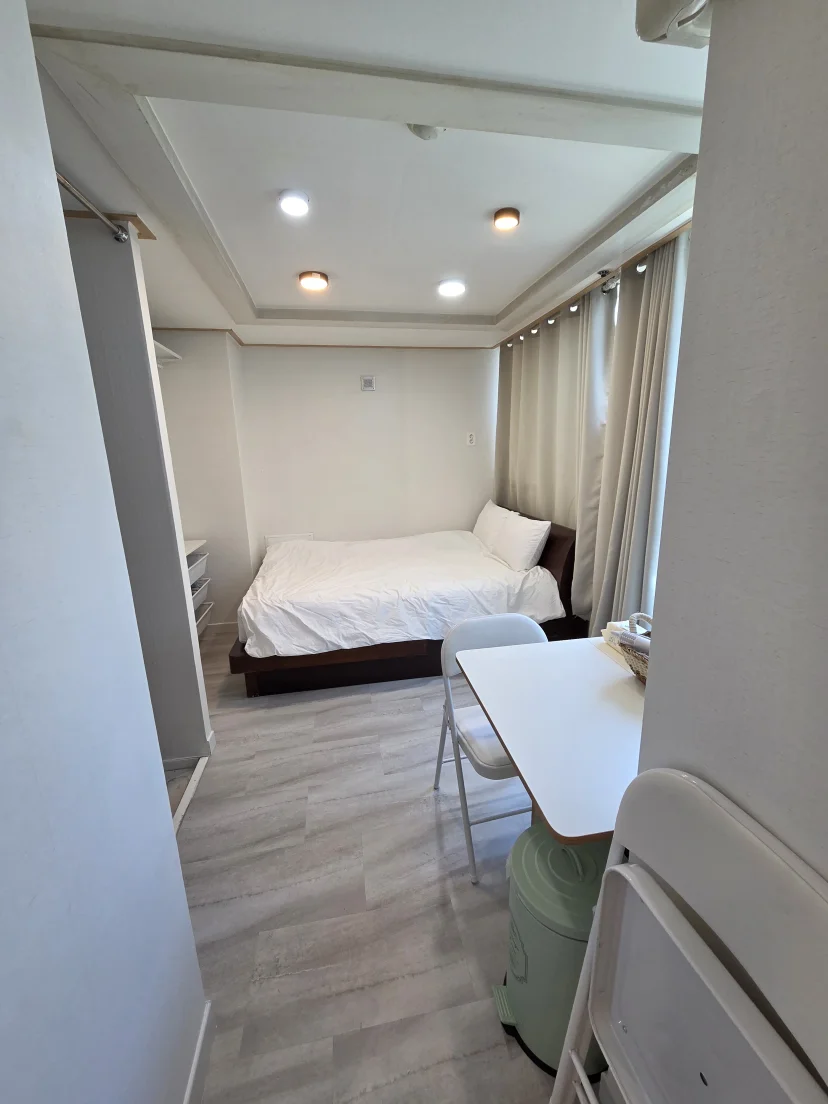 Apartment interior, main living area (Listing ID : 49719)