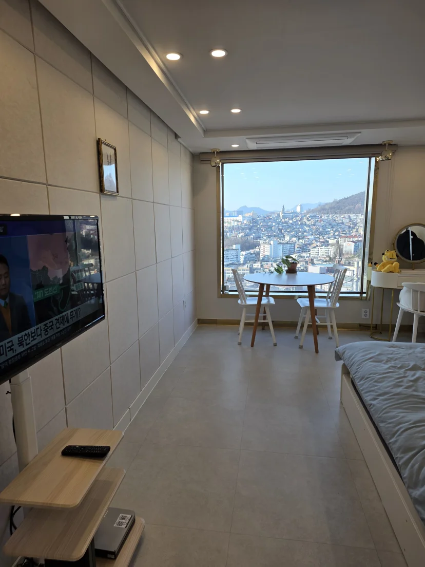 Studio room with dining table and panoramic Namsan city view (Listing ID : 43593)
