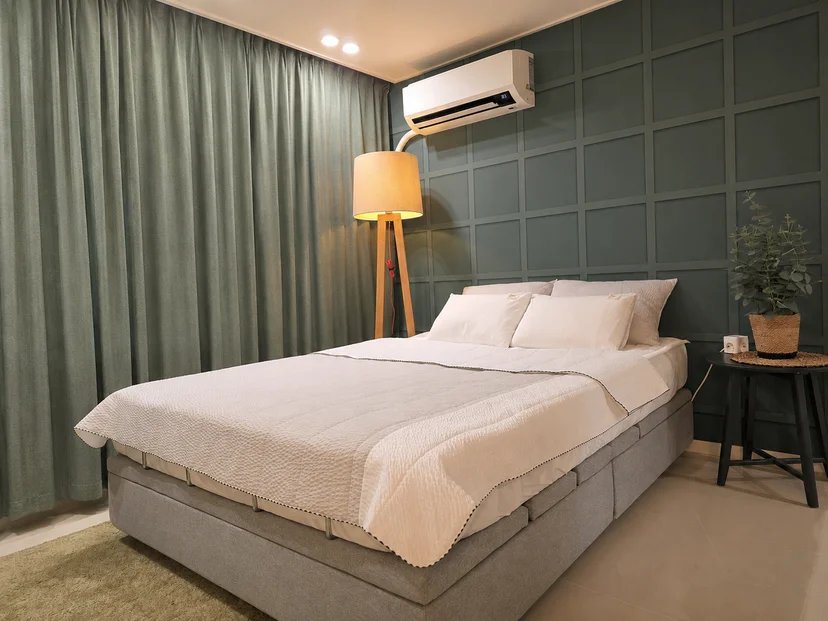 Bedroom with a queen bed and a green accent wall (Listing ID : 47901)