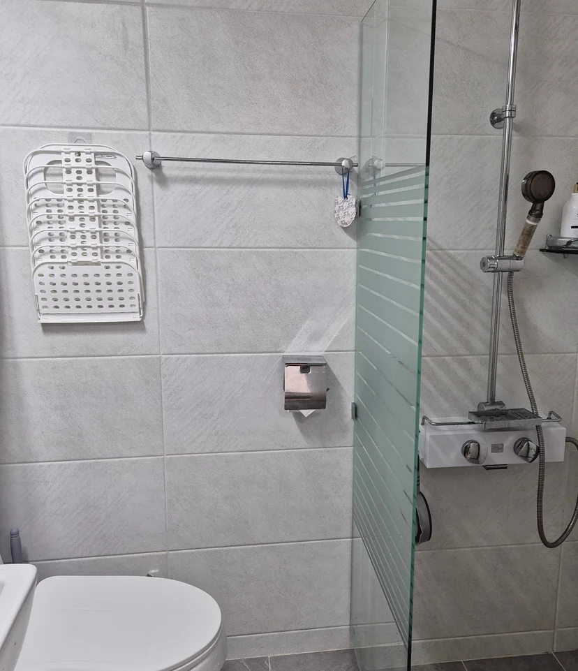 Bathroom with a glass shower enclosure (Listing ID : 31163)