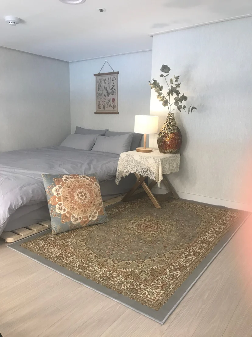Bedroom with a platform bed and woven rug (Listing ID : 31163)
