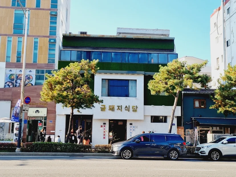 Street of nearby restaurants in the Sindang dining area (Listing ID : 32182)