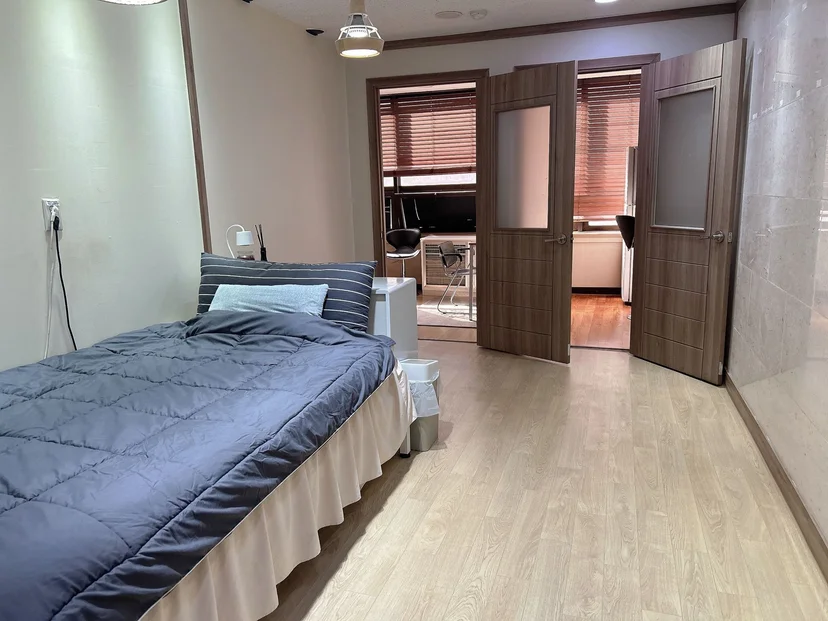 Inner room with a desk and window blinds (Listing ID : 12332)