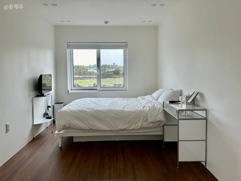 Bedroom with white bed and field-view window (Listing ID : 21118)