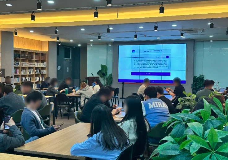 미래산업과학고 교원 연수에서 교풀AI 활용 강의를 듣는 교사들