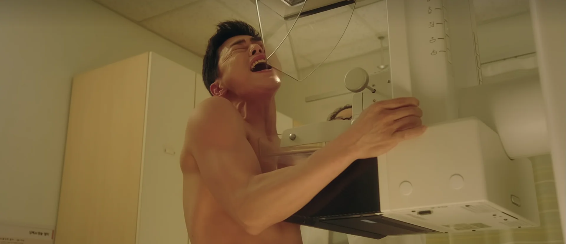 〈질투의 화신〉 3회. 건강진단서 위기 앞에서도 앵커 오디션을 포기하지 않는 이화신.