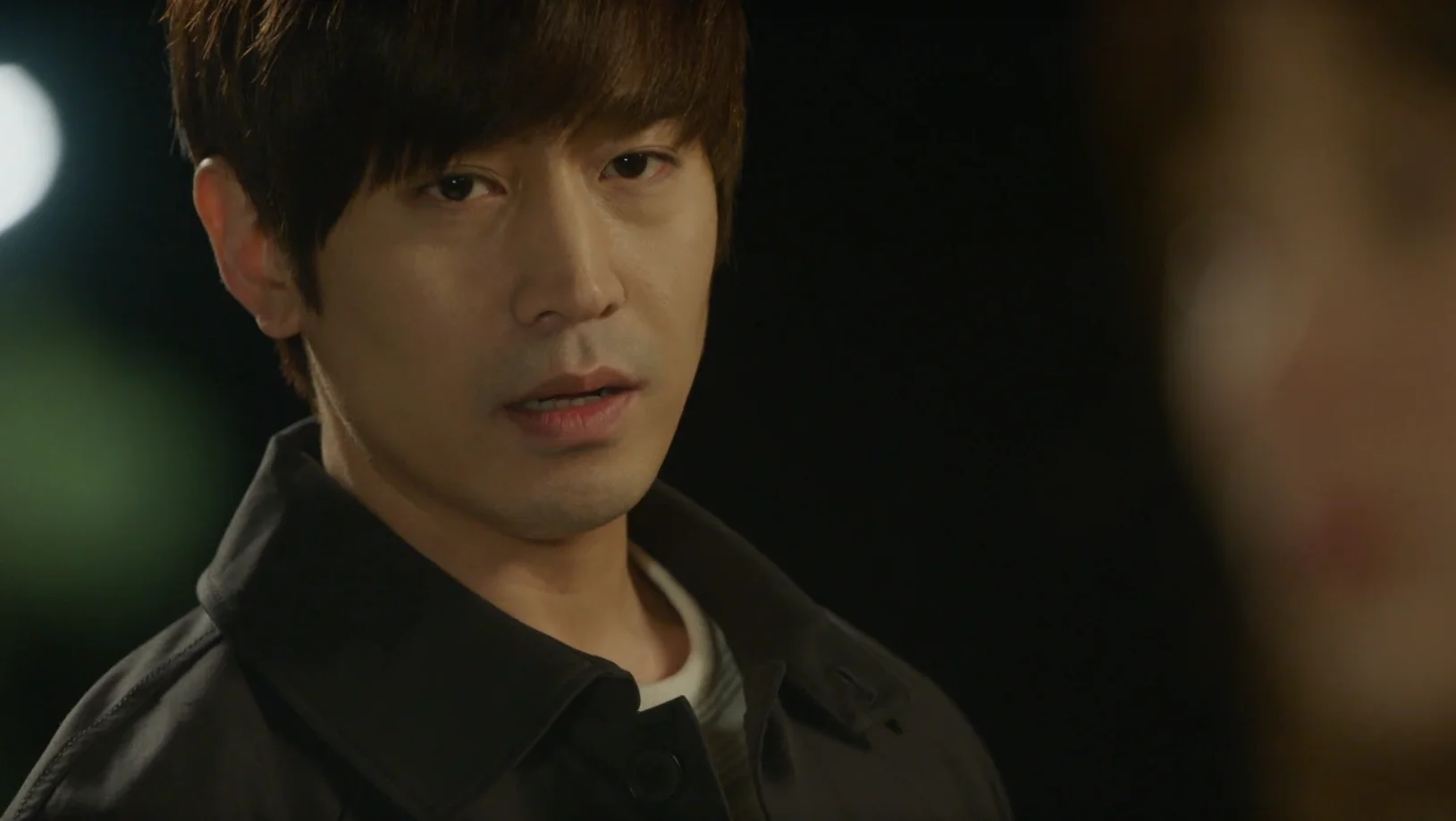 2회 박도경. “어떻게든 살아요. 피투성이라도 살아요.” 자기 자신에게 거는 주문을 해영에게 던진다.