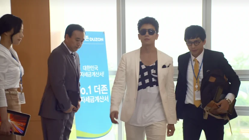 1회 차지헌. 발표를 어물쩍 망친 후 복도에서 다른 사람이 자연스럽게 마무리해주는 걸 듣는 순간, 선글라스를 끼는 그 마음.