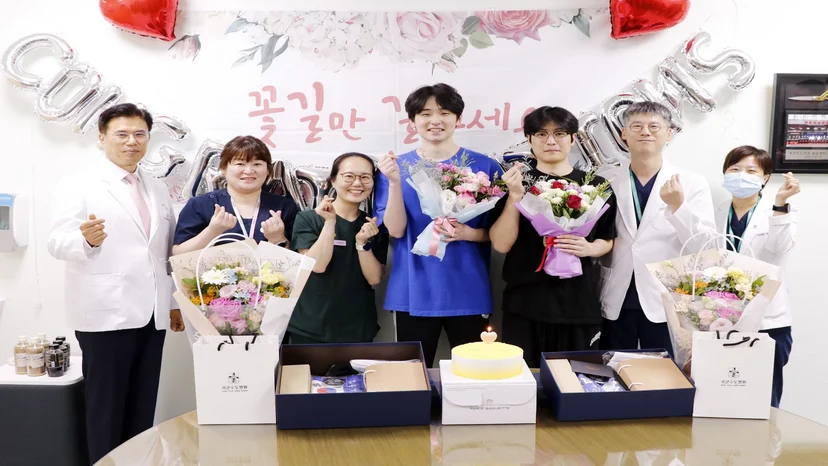 국군수도병원 의료진과 함께한 퇴원 축하