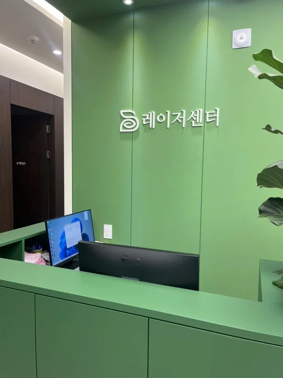 여드름 흉터 치료 전 염증 색소 피부 민감도 확인 요소 이미지
