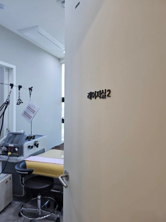롤링형 아이스픽형 박스형 여드름 흉터 유형별 치료 접근법 이미지